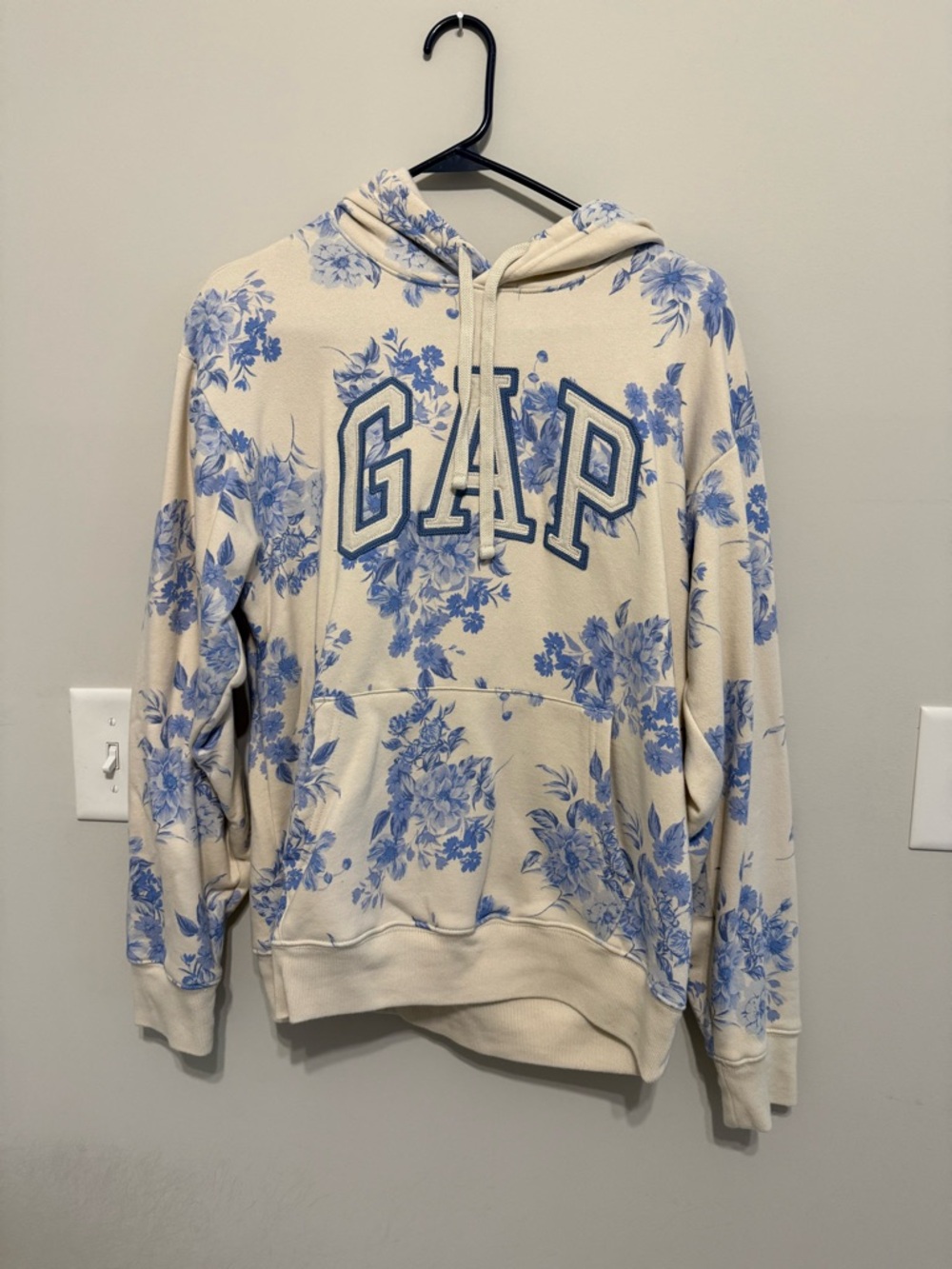 GAP blue & white floral hoodie